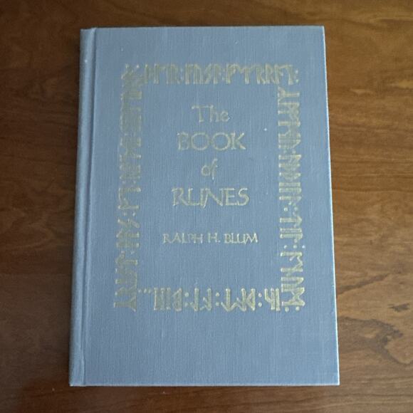 The Book Of‎ Runes 10th Anniversary Edition by Ralph H. Blum 1993 - Picture 1 of 9